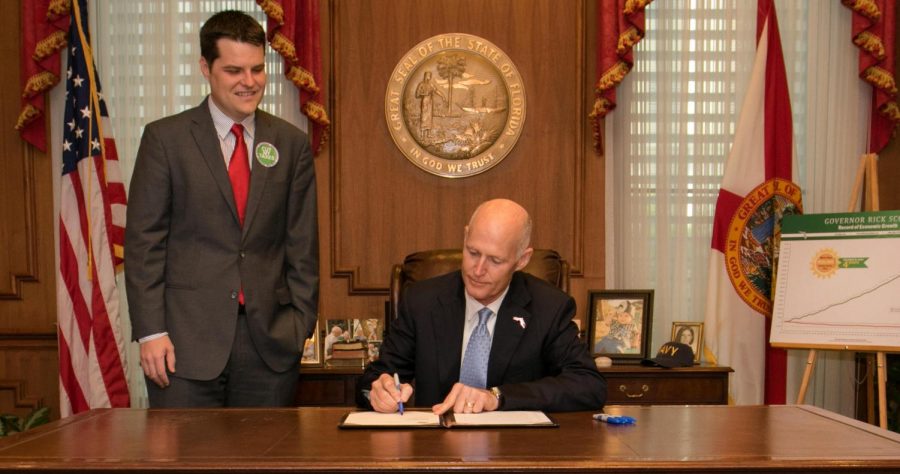 Governor Rick Scott signing bill. (Photo: floridapolitics.com)