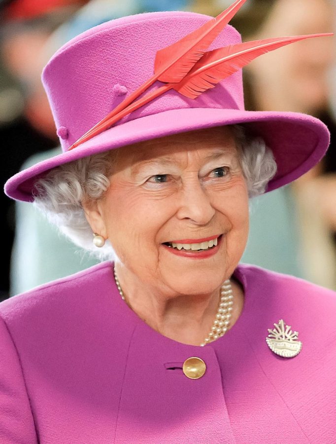 Queen Elizabeth II tested positive for COVID-19 this Sunday.