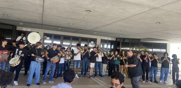 Promoting tonights event, the Jazz band performed during lunch.