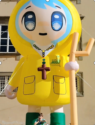 An inflatable version of Luce at Lucca Comics & Games 2024. 