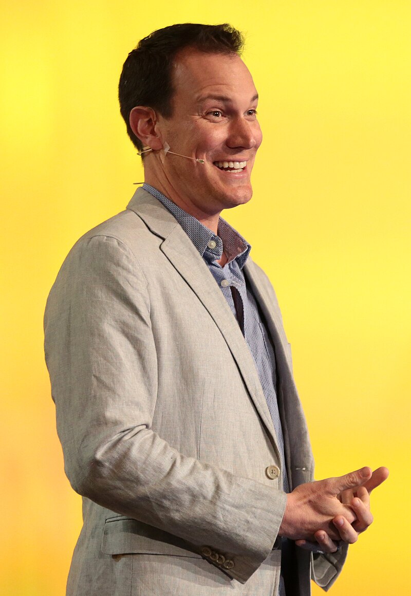 Shawn Achor, the author of The Happiness Advantage, speaking at an event in Phoenix, Arizona.

